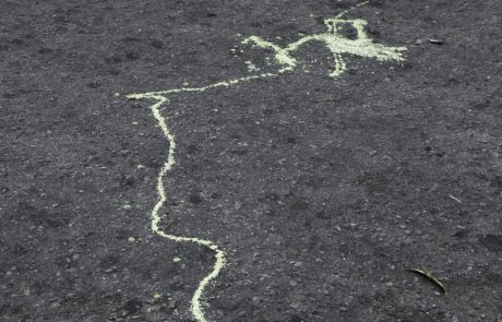 Uma coisa move ante os olhos